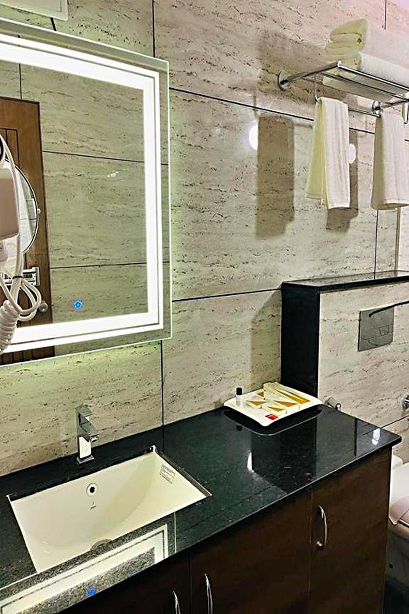 Hotel Sunlight Inn Нью-Дели Экстерьер фото