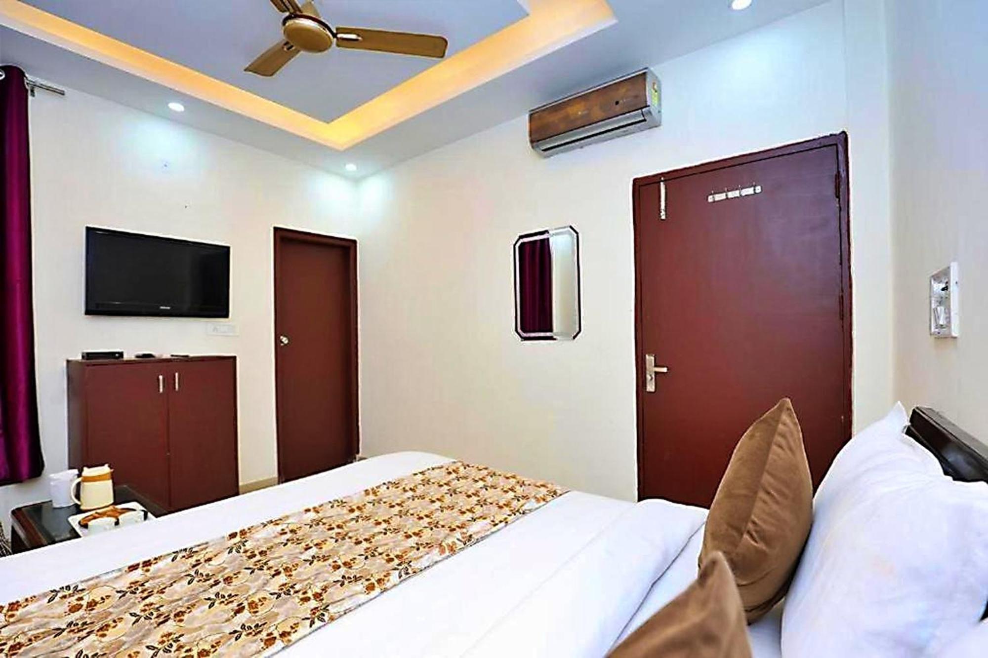 Hotel Sunlight Inn Нью-Дели Экстерьер фото