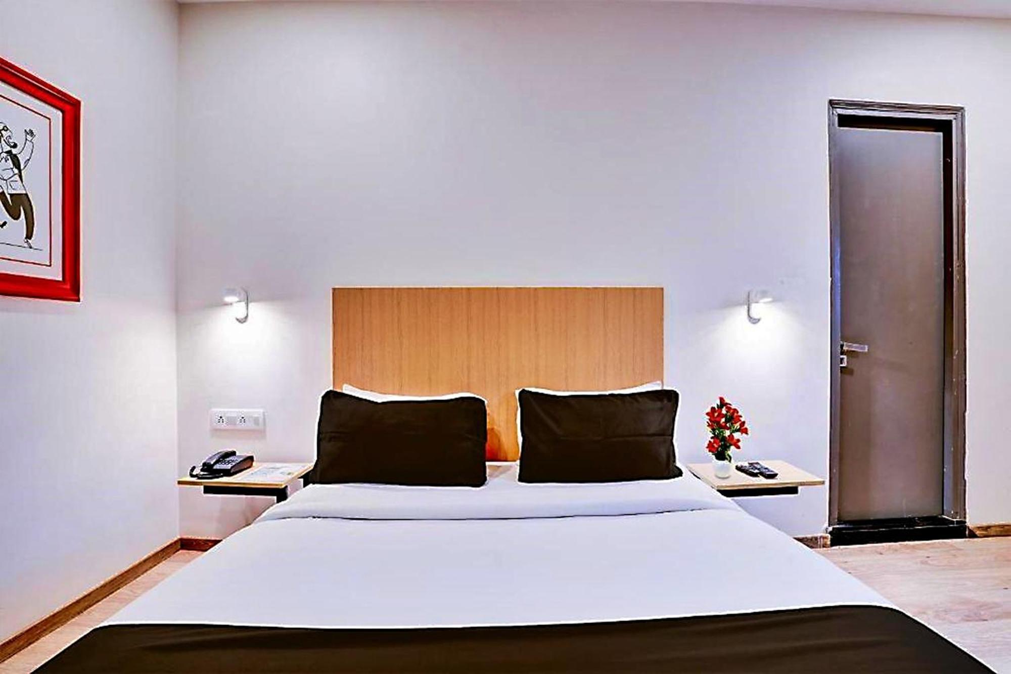 Hotel Sunlight Inn Нью-Дели Экстерьер фото